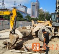 操骚逼视频高清无码高温下的坚守｜道路建设者用汗水铺就畅通路